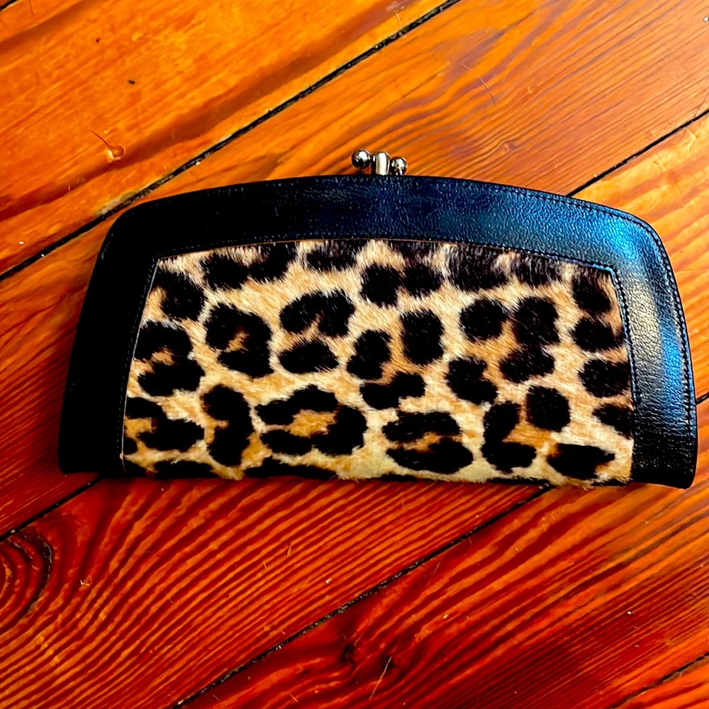 Gorgeous vintage faux leopard fur and leather clutch wallet, 3 compartme…